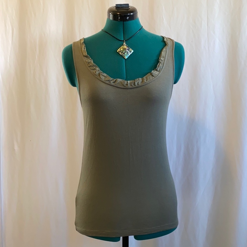 Banana Republic Round Neck Ruffled Edge Tank Top - green - size small